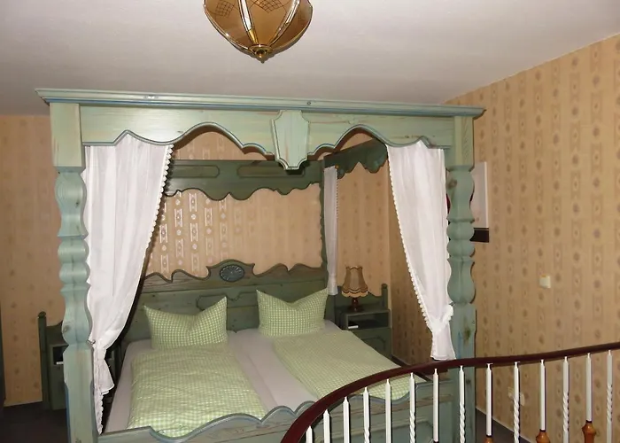 Отель Schwarzaburg 3*